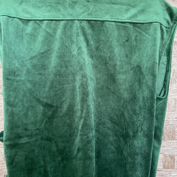 Emerald Velvet Wrap Top with Embroidered Rose – Size Large - Picture 6 of 7